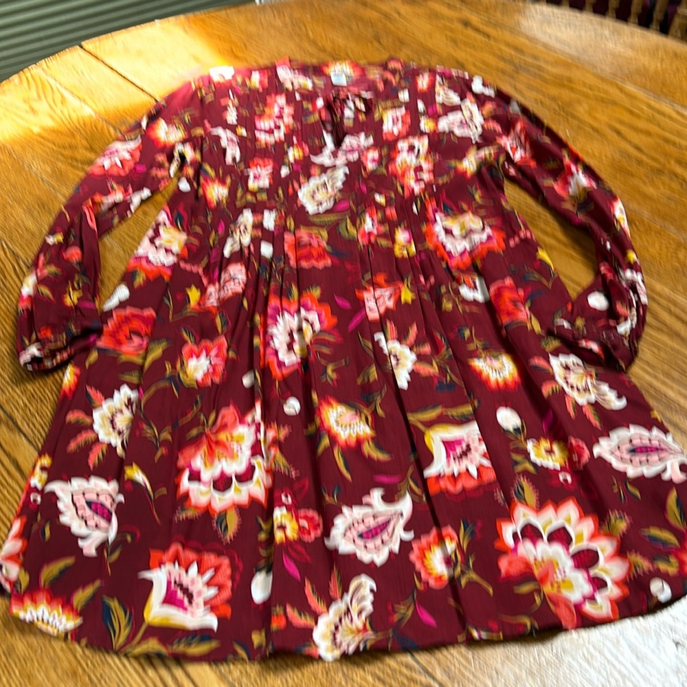 Old Navy floral long sleeve dress.  Size Small. Great condition.